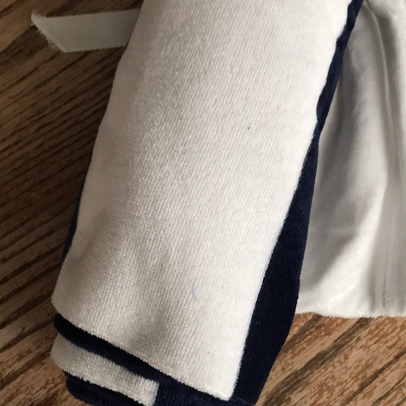 Bold navy stripe beach towel - Picture 3 of 4